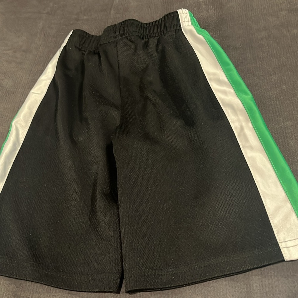Boys Shorts Set of 5. Excellent condition some never worn. Sz. 6-7 - Picture 13 of 16